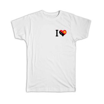 I Love Papua New Guinea : Gift T-Shirt Flag Heart Crest Country Papua New Guinean
