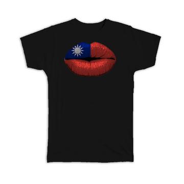 Lips Taiwanese Flag : Gift T-Shirt Taiwan Expat Country For Her Woman Feminine Souvenir Sexy