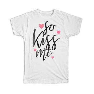 So Kiss Me Cute Art : Gift T-Shirt Sweet Romantic Love You Kissing Hearts Print